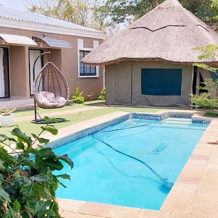 Looks Cottages Self Catering Apartments Kasane Eksteriør bilde