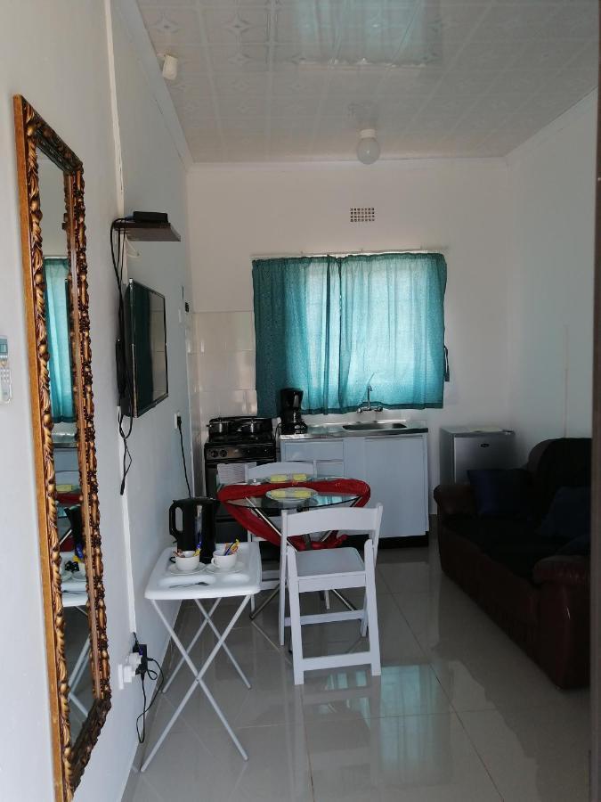 Looks Cottages Self Catering Apartments Kasane Eksteriør bilde