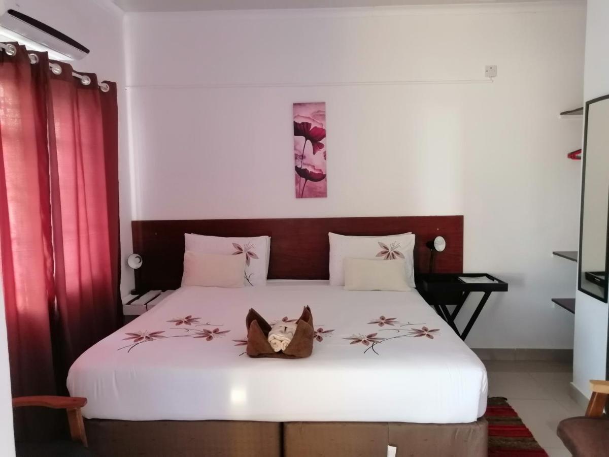 Looks Cottages Self Catering Apartments Kasane Eksteriør bilde